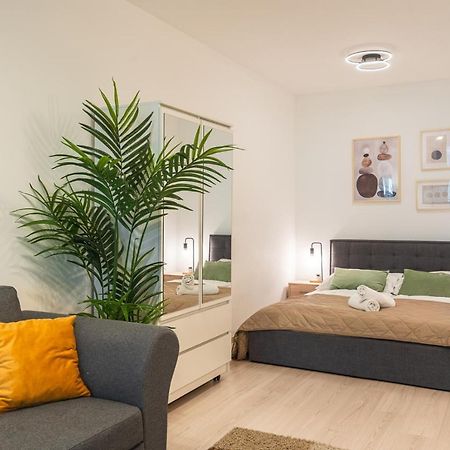 Modern Newly-Built Home By The New York Cafe Boedapest Buitenkant foto